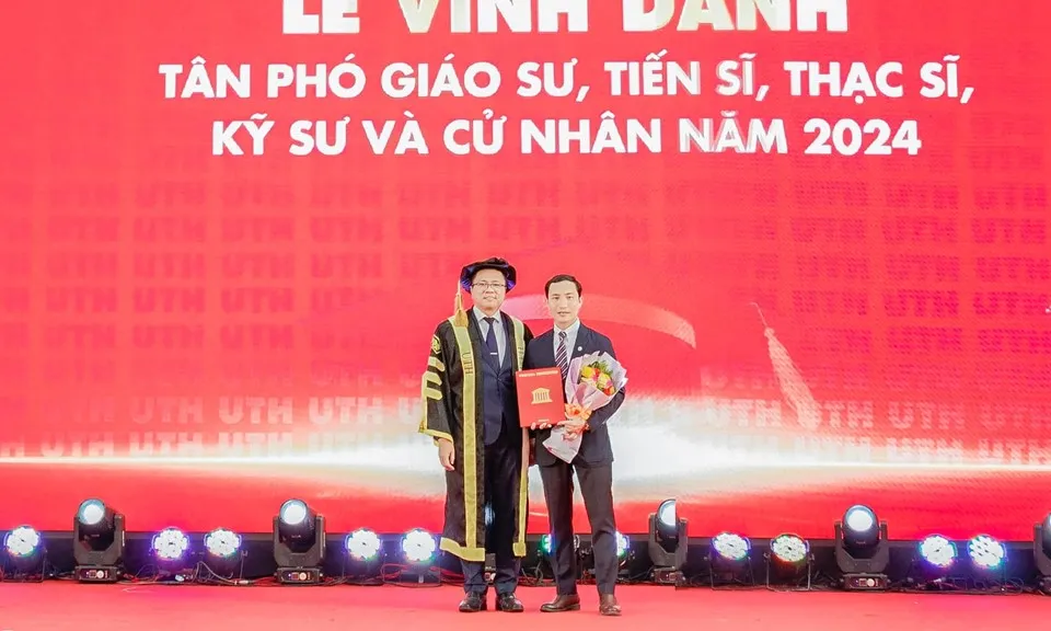 Đại học Giao thông Vận tải TPHCM vinh danh Tân Phó Giáo sư, thạc sĩ, kỹ sư, cử nhân năm 2024