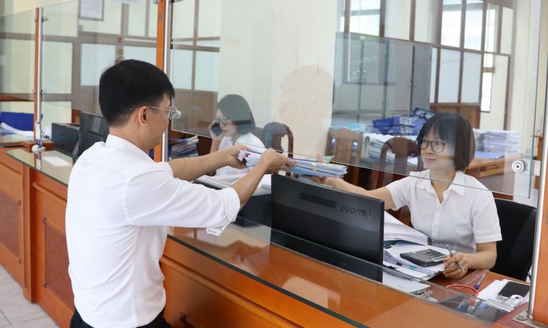 Bộ Nội vụ đề xuất dành tối đa 50% quỹ tiền thưởng cho cán bộ có năng lực nổi trội