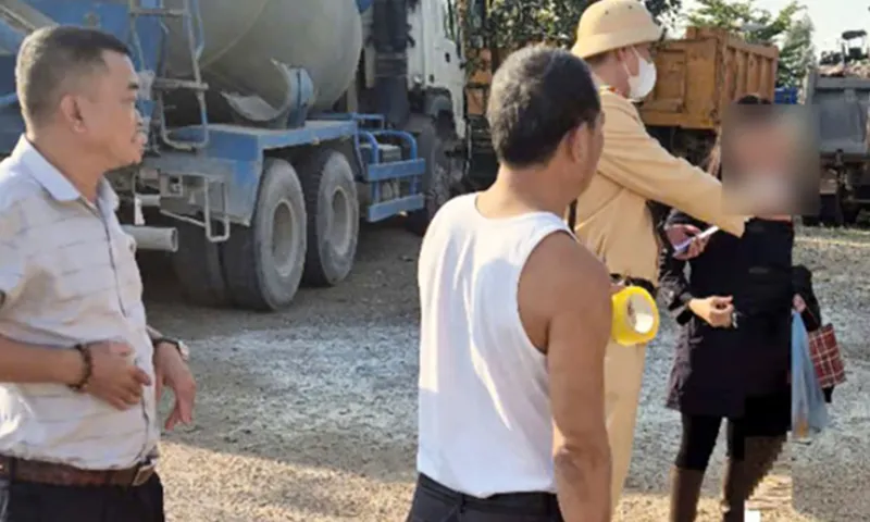 Không chịu kiểm tra nồng độ cồn, 2 tài xế bị kiến nghị phạt  35 triệu đồng