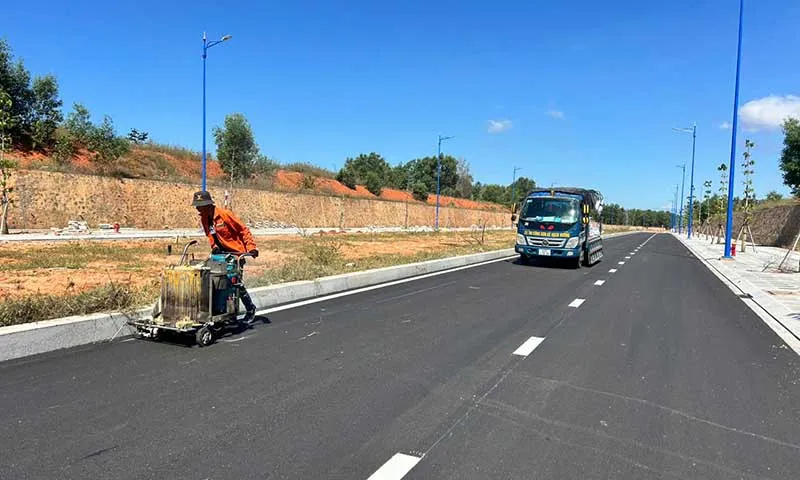 Tuyến đường kết nối sân bay Phan Thiết đã thi công hoàn thiện, thông xe sáng 31 12.