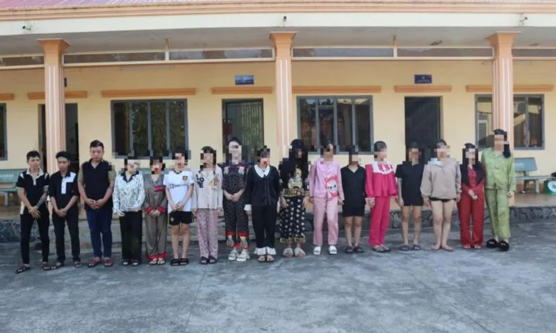Bình Phước: Đột kích giải cứu 12 cô gái bị “giam lỏng” tại quán karaoke