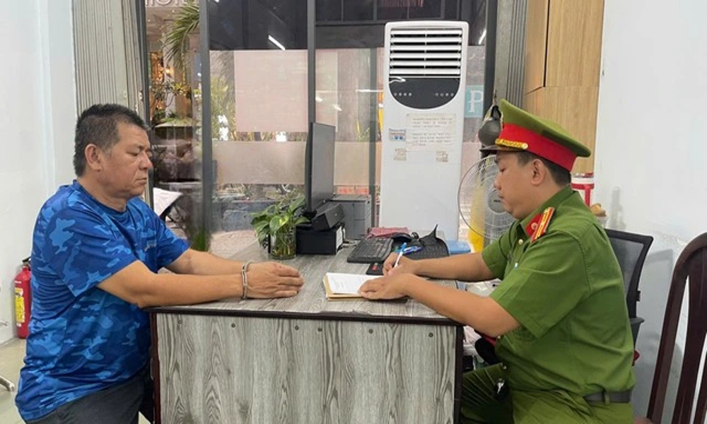 Bắt khẩn 2 vợ chồng hành hung tài xế trong đêm giao thừa