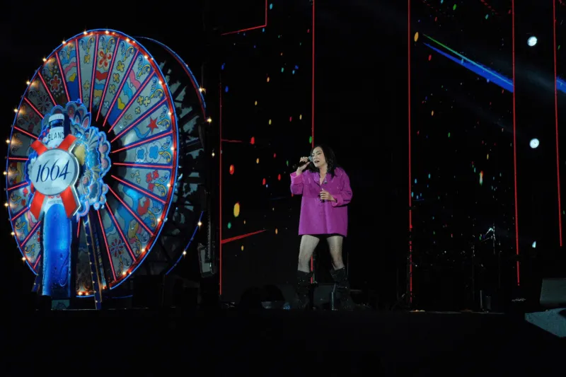 Ca sĩ Phương Thanh trình diễn tiết mục 