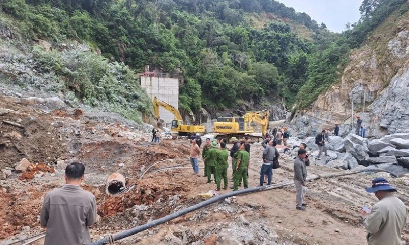 Kon Tum: Đề nghị chủ đầu tư có chế độ chăm lo cho nạn nhân vụ sập giàn giáo thủy điện Đăk Mi 1
