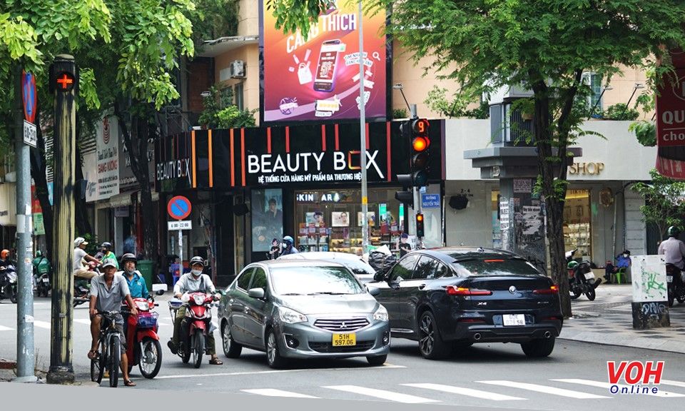 Xử phạt vượt đèn đỏ tăng từ 3-6 lần, nhiều tài xế mong muốn đèn tín hiệu đếm giây’ trở lại