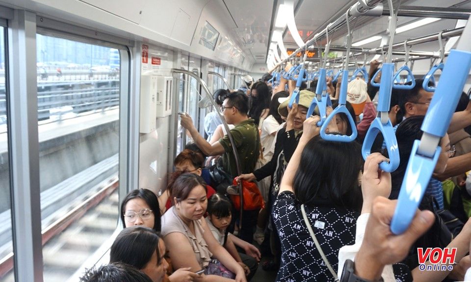 Metro số 1 giảm thời gian giãn cách với tần suất 8 phút/chuyến trong ngày Tết Dương lịch