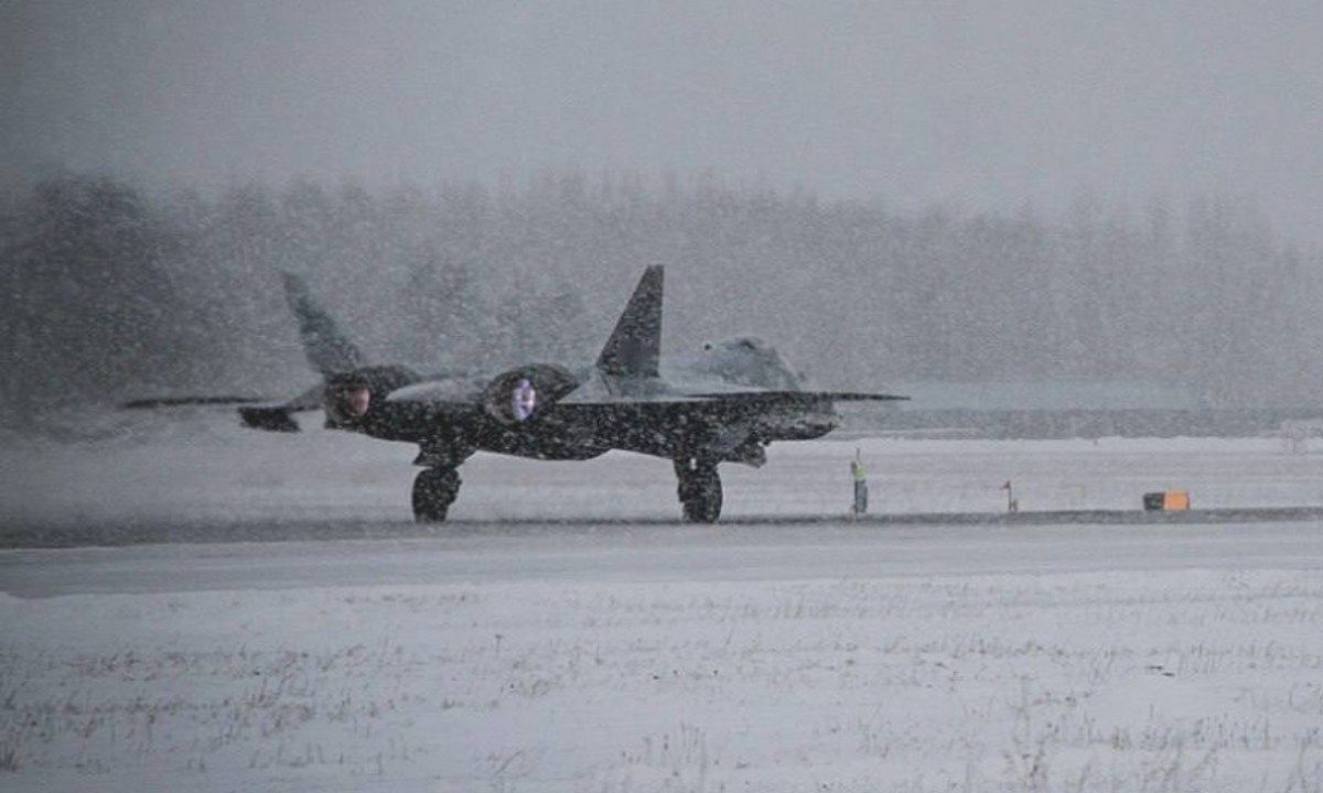 Nga tấn công quy mô lớn, dùng tiêm kích Su-57 tấn công cơ sở quốc phòng Ukraine
