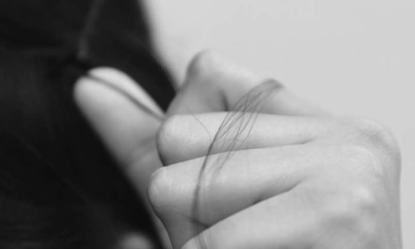 Nguy hiểm rình rập trẻ mắc hội chứng ăn tóc