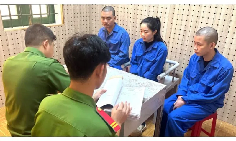 Hải Dương: Hai vợ chồng lừa bán iPhone hỏng, chiếm đoạt hơn 8 tỉ đồng