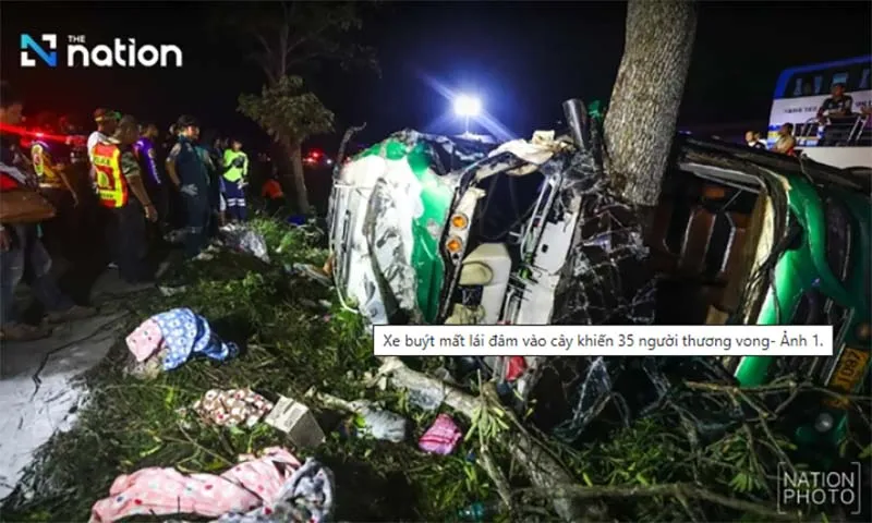 Clip: Xe buýt mất lái trên cao tốc, 5 người tử vong, 30 người bị thương
