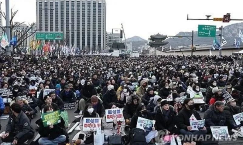 Hàn Quốc: Biểu tình lớn tại Seoul, chia rẽ sâu sắc về lệnh bắt Tổng thống Yoon Suk-yeol