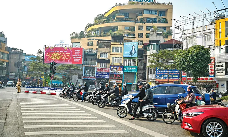 Tình trạng vượt đèn đỏ, đi ngược chiều, lấn vạch giảm mạnh