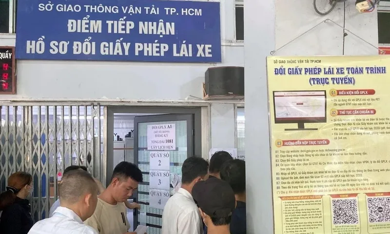 Nhiều địa phương tạm hoãn sát hạch và cấp đổi giấy phép lái xe do chờ nâng cấp phần mềm