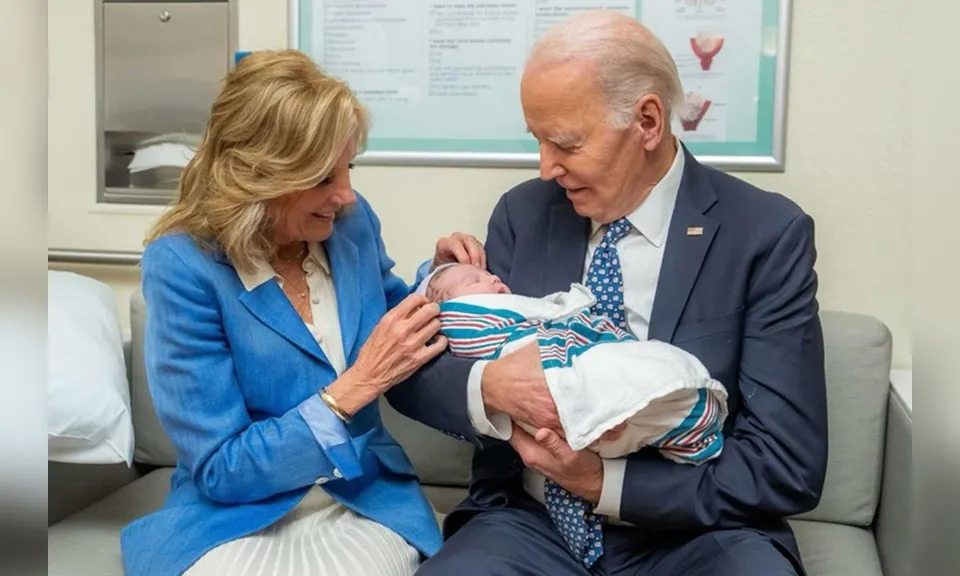 Tổng thống Joe Biden lên chức ông cố
