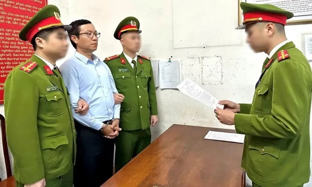 Vụ khởi tố nguyên tổng giám đốc công ty xi măng Hạ Long