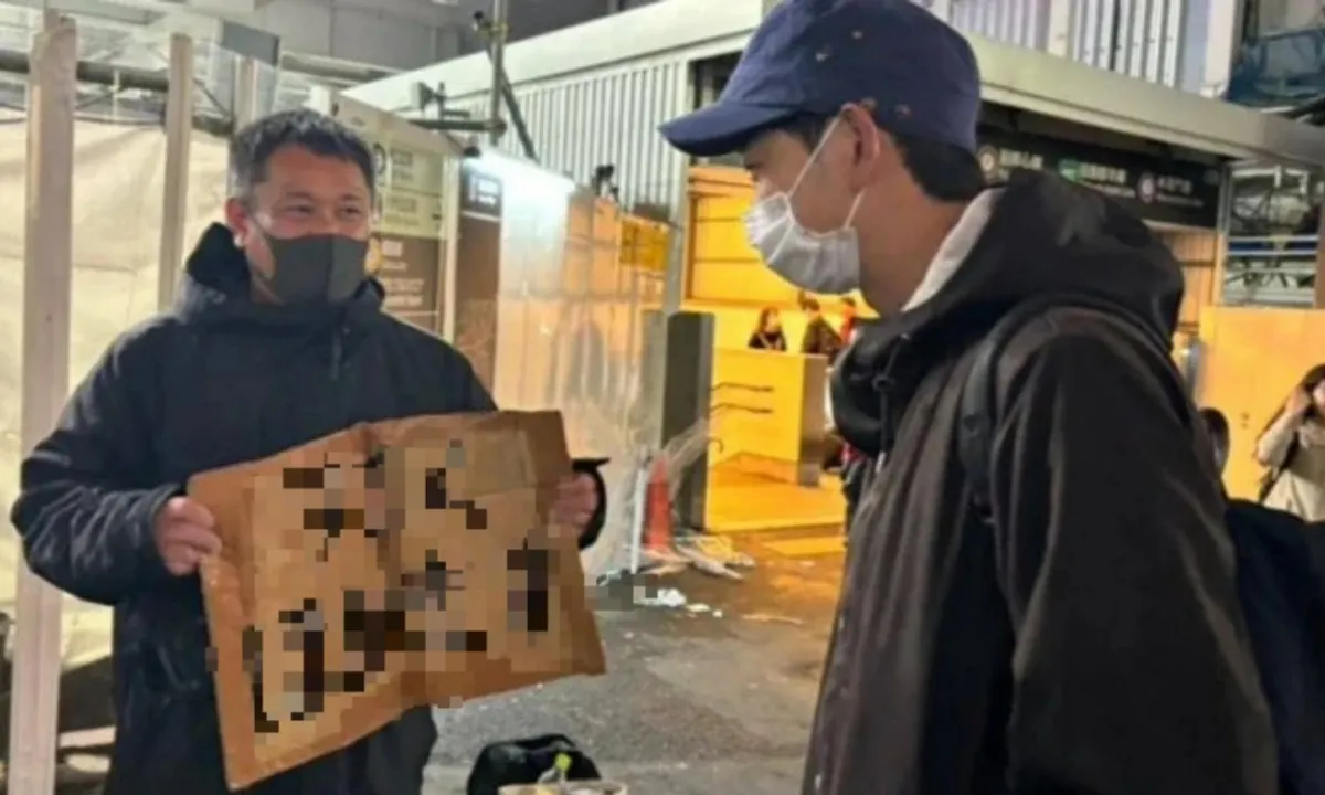 Người đàn ông kiếm sống bằng lời khen và sự tử tế