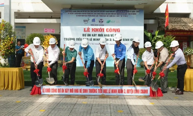 Khởi công xây dựng mới nhà vệ sinh tại Trường tiểu học Lê Minh Xuân 3