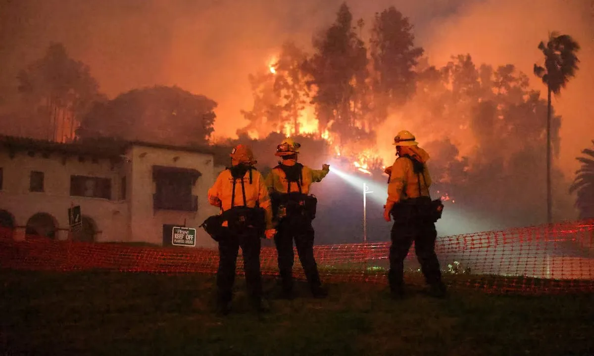 California điều tra lý do “thiếu nước” giữa lửa đạn