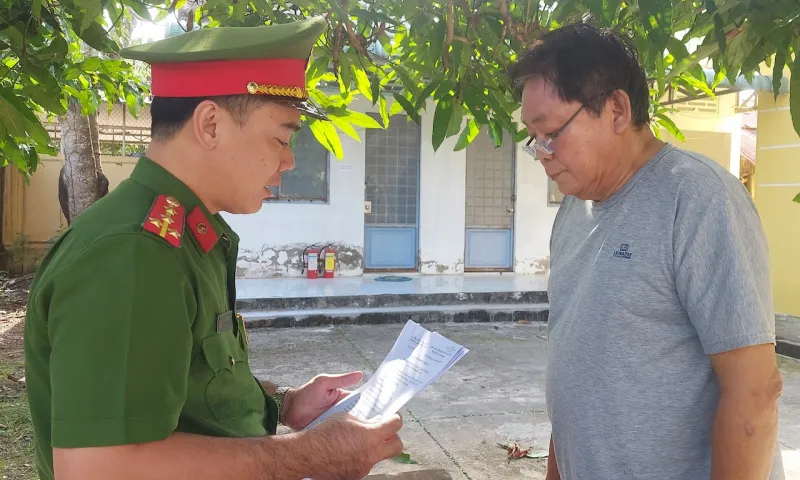 Chủ cửa hàng tạp hóa đâm chết khách mua hàng vì ghen tuông