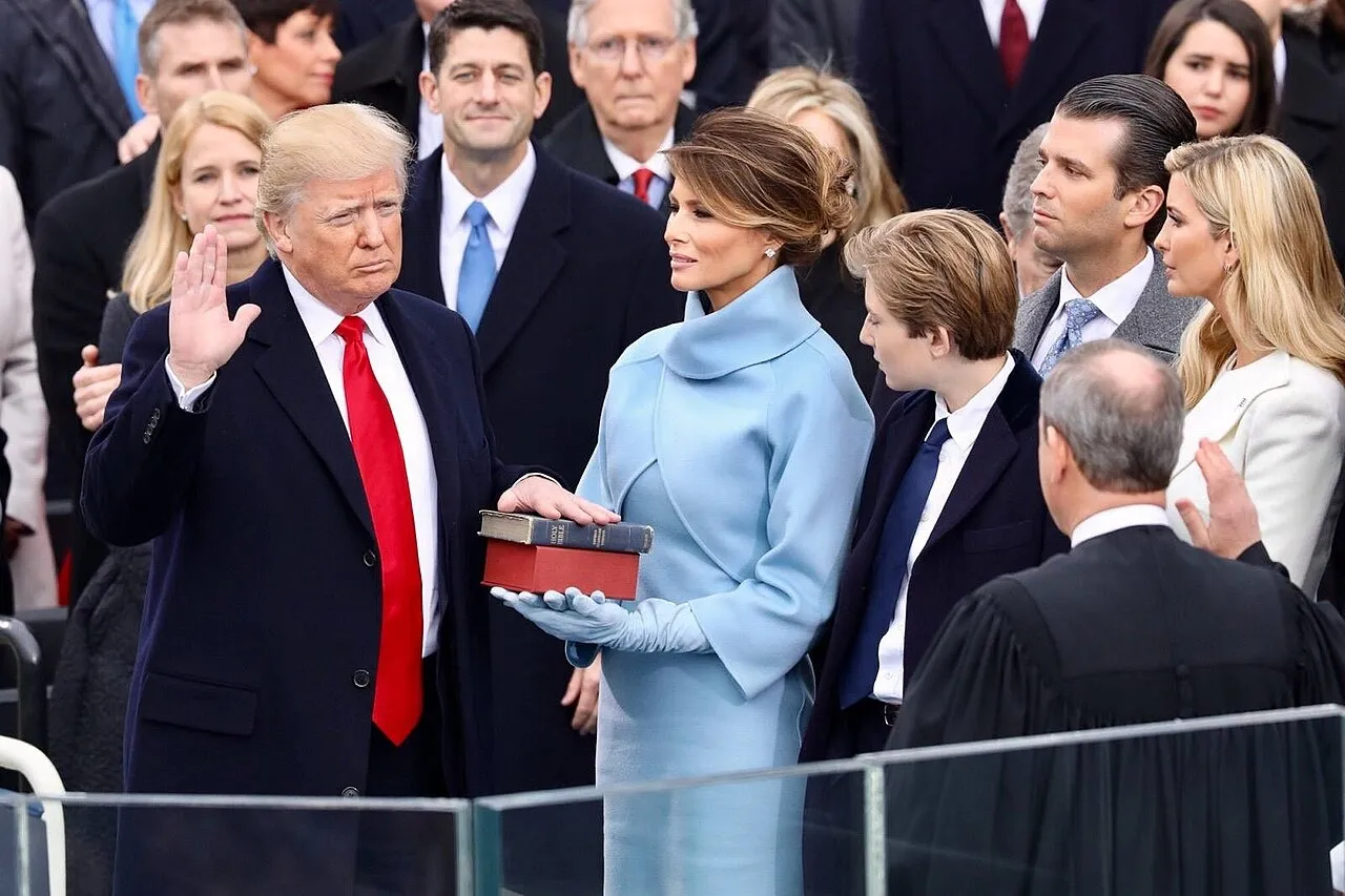 1280px-Donald_Trump_swearing_in