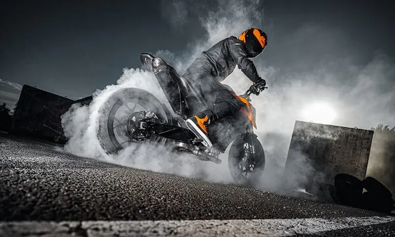 KTM 790 Duke 2025: Nâng cấp công nghệ, giá không đổi