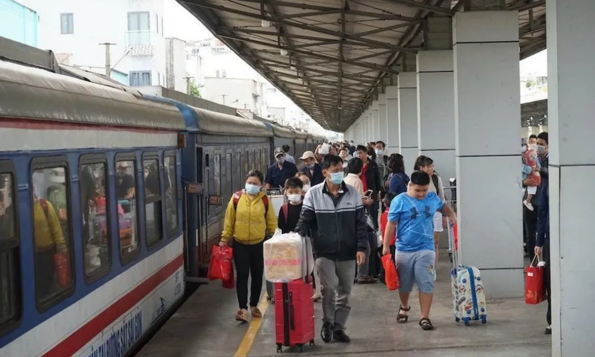 Khó tìm vé tàu, xe dịp Tết khi lượng hành khách tăng vọt