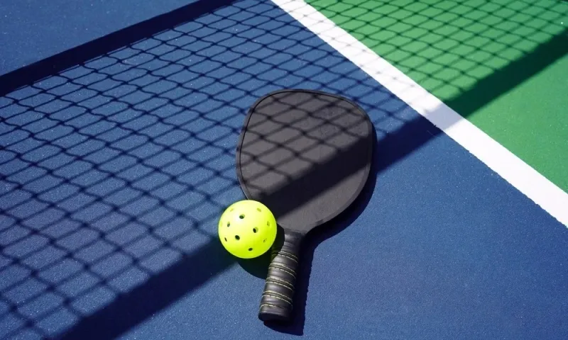 Người đàn ông đứt gân cơ vai vì chơi pickleball không đúng cách