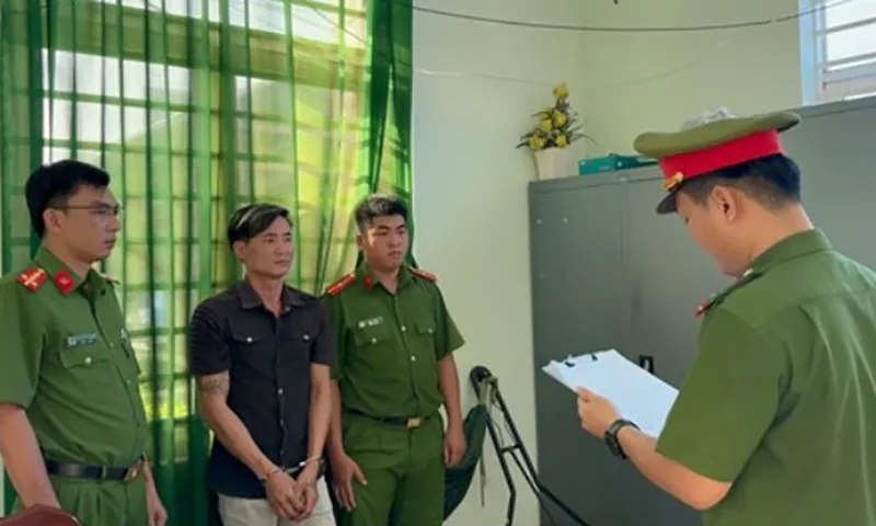 Bắt người lái ôtô gây rối trât tự công cộng