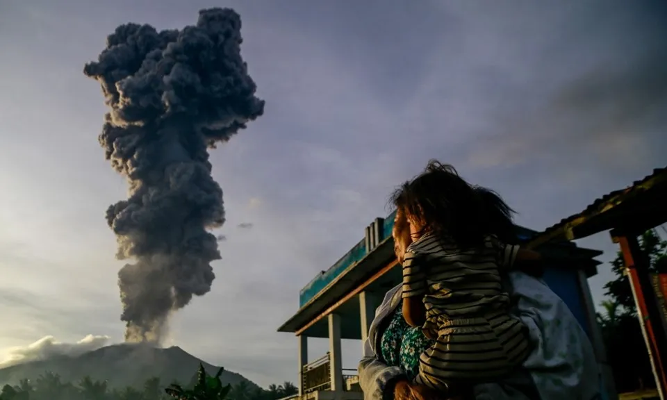 Indonesia sơ tán 3.000 cư dân do núi lửa Ibu phun trào