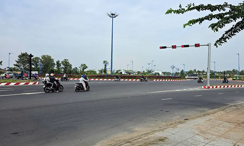 Nút giao vòng xoay mới ở Cần Thơ có cả đèn tín hiệu?