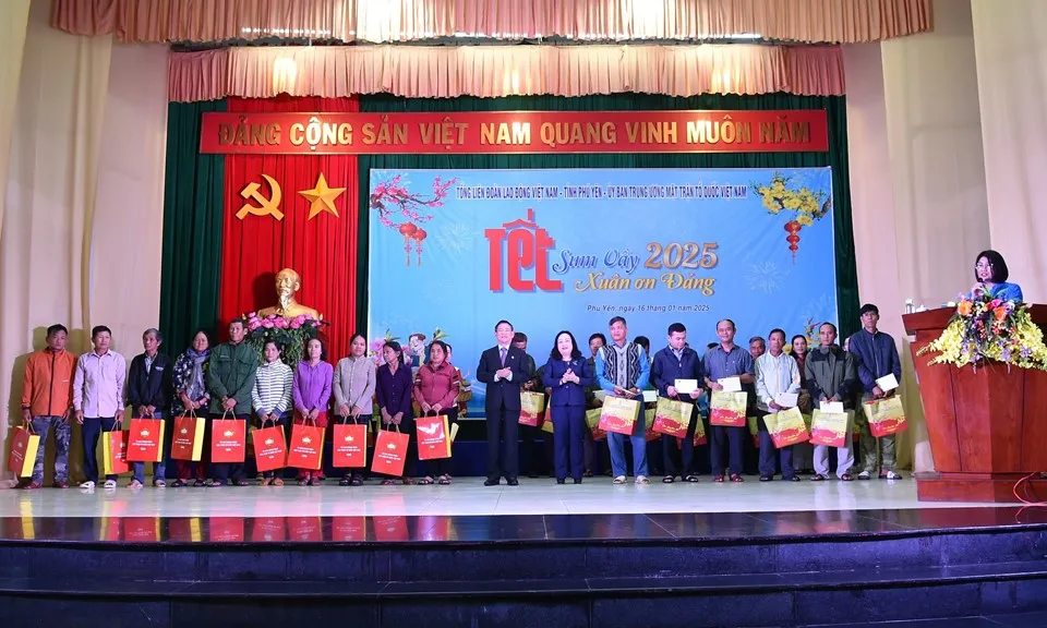 Phó Thủ tướng Hồ Đức Phớc dự chương trình Tết Sum vầy – Xuân ơn Đảng với bà con Phú Yên