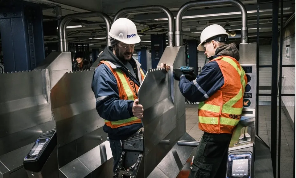 Mỹ: Lắp tấm răng cưa tại cửa soát vé tàu điện ngầm để ngăn chặn trốn vé