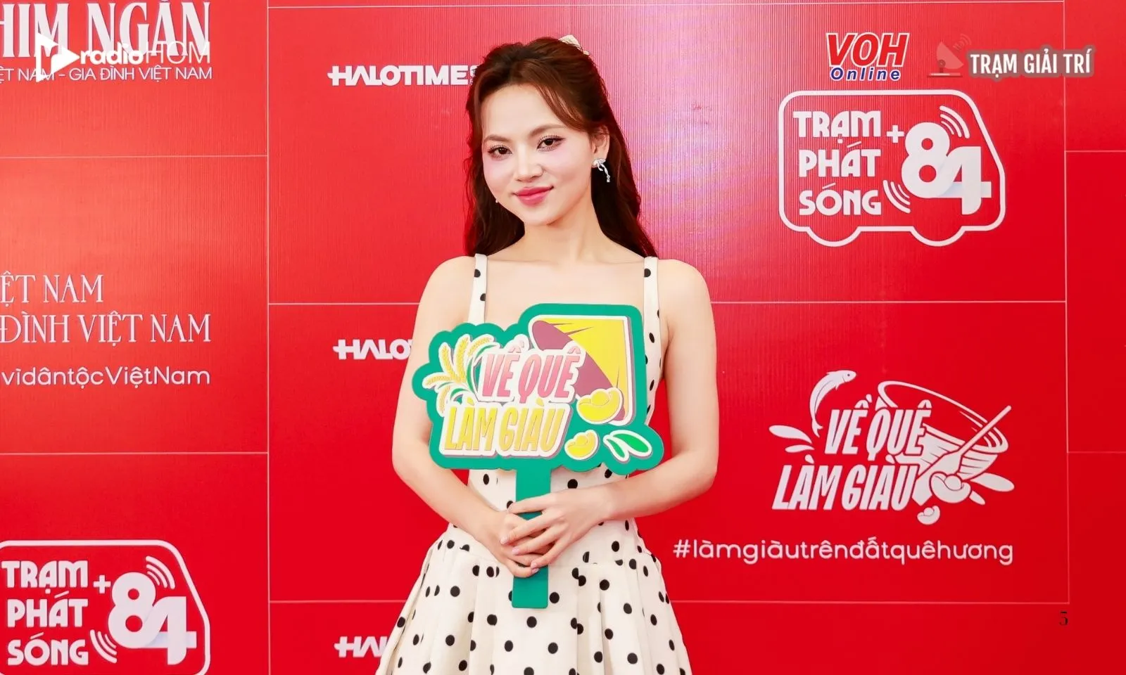 Ngô Lan Hương lần đầu nói về J97 và bản nhạc chế của Đi Giữa Trời Rực Rỡ