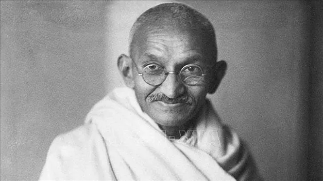 vna_potal_mahatma_gandhi_-_anh_hung_dan_toc_vi_dai_cua_an_do_150848449_stand