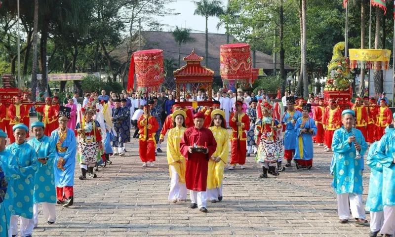 vna-potal-thanh-pho-ho-chi-minh-dang-cung-banh-tet-quoc-to-hung-vuong-dip-tet-nguyen-dan-7215728-1-9-1-18-12