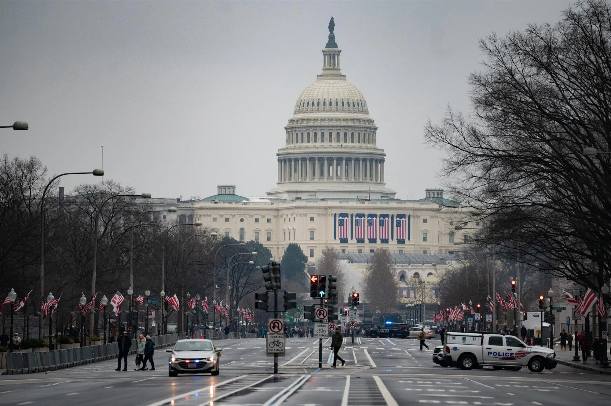 AFP-20250120-roberts-notitle250119-npmB7-v1-HighRes-UsCapitolBuildingPreparedFo-1737357760