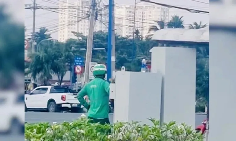 Phạt người đàn ông chỉnh tín hiệu đèn giao thông ở TP Thủ Đức