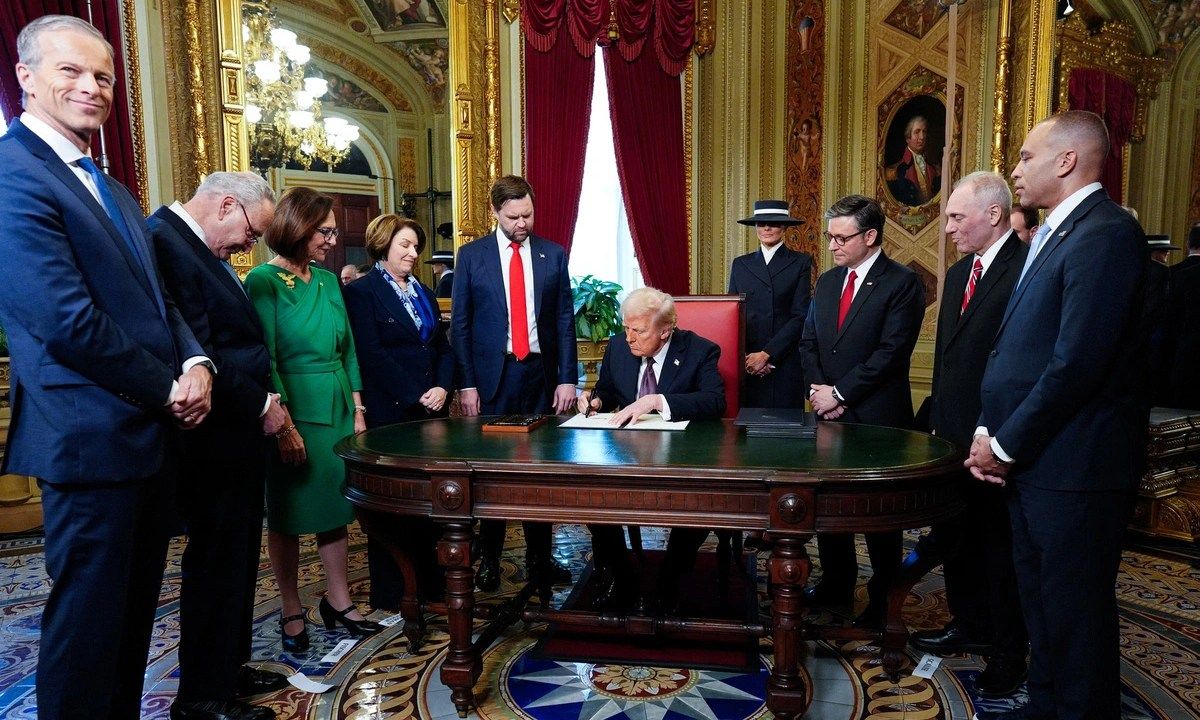 Ông Trump sa thải 4 quan chức cấp cao của chính quyền Biden và chuẩn bị thêm 1.000 người 