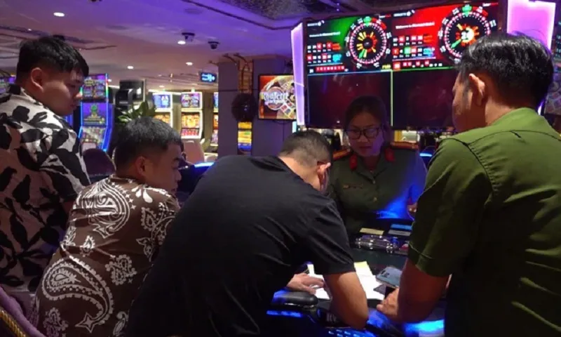 Phá sòng bạc trá hình: Khởi tố nhiều đối tượng, trong đó có Chủ tịch hiệp hội gỗ và lâm sản Việt Nam