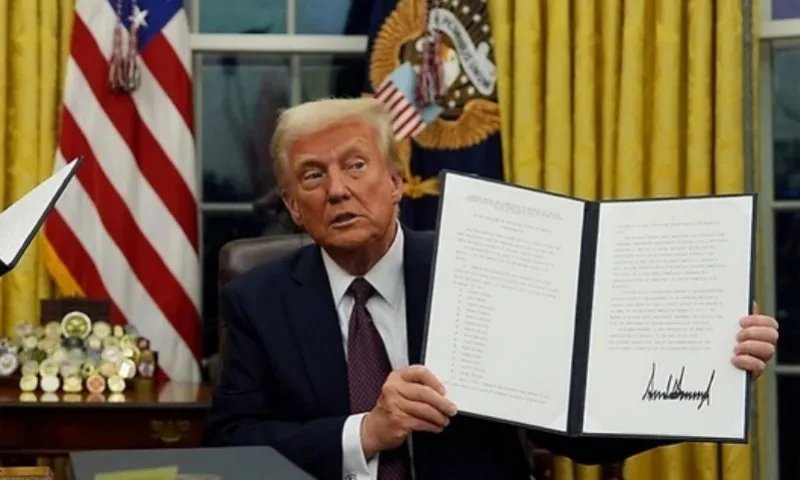 Tổng thống Trump tạm dừng viện trợ nước ngoài 