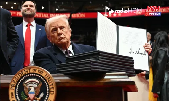 Tổng thống Mỹ Donald Trump ký loạt sắc lệnh hành pháp hủy bỏ nhiều chính sách của ông Biden