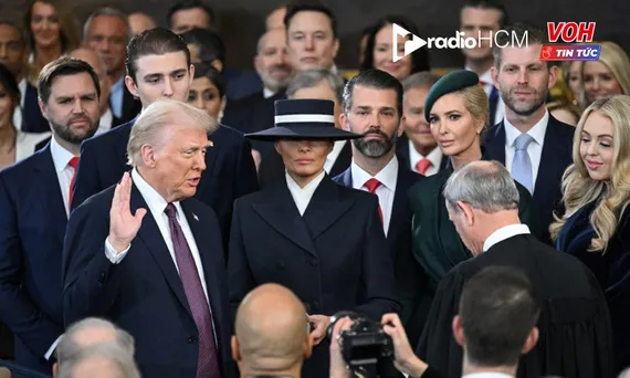 Giây phút ông Trump tuyên thệ nhậm chức Tổng thống Mỹ trước hàng trăm nghìn người