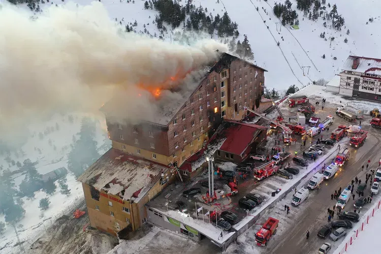 Fire-that-broke-out-in-a-hotel-in-Bolu-Kartalkaya-Ski-Center-on-January-21-2025-012125-1-e4da6becbae442c280e7210a98a6f2a2 (1)