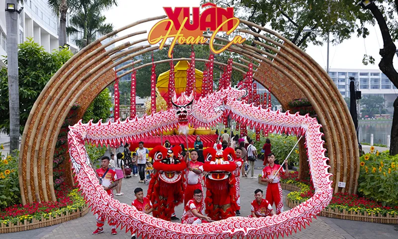 Ngắm Xuân Hoan Ca - Ất Tỵ 2025 tại Đường hoa Phú Mỹ Hưng