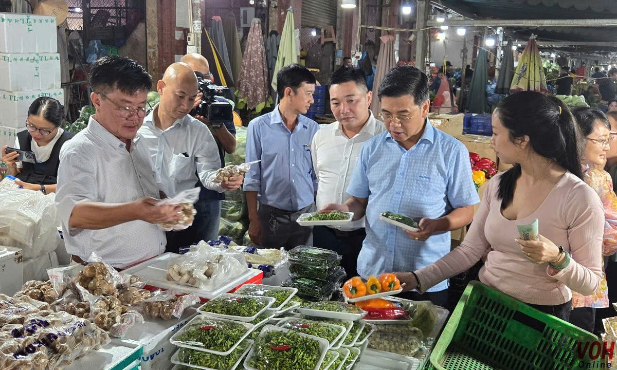 Phó Chủ tịch TP Nguyễn Văn Dũng kiểm tra 2 chợ đầu mối Thủ Đức, Hóc Môn