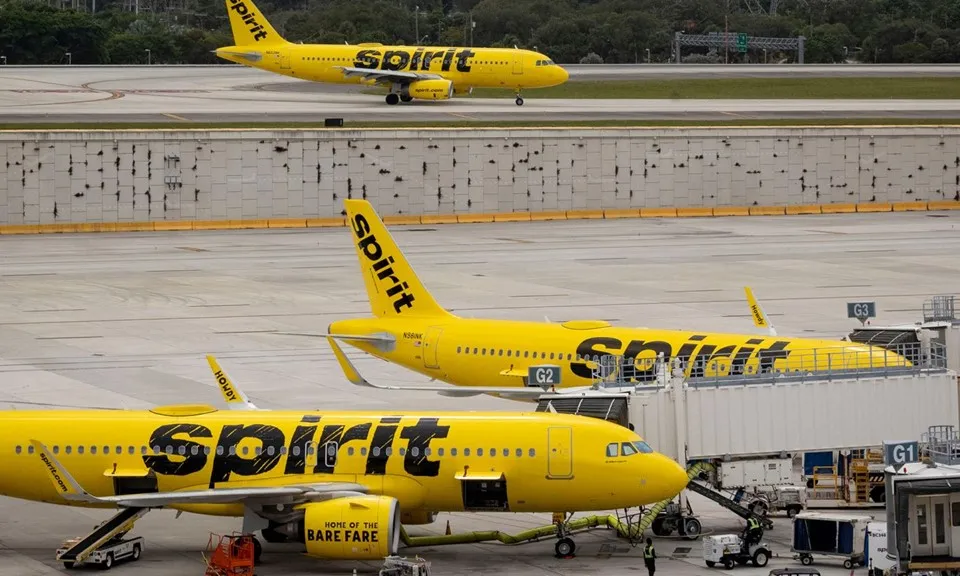 Spirit Airlines từ chối vận chuyển hành khách có hình xăm phản cảm và trang phục trong suốt