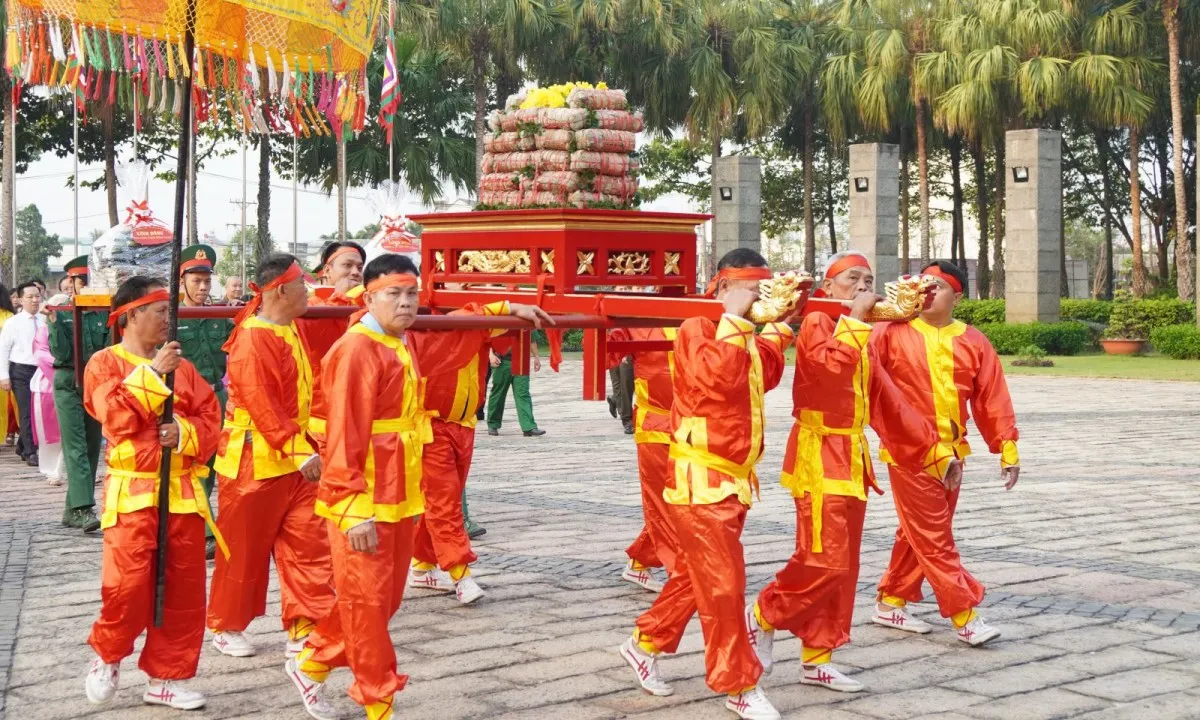 TPHCM: Dâng bánh Tét lên Quốc tổ Hùng Vương và Đức Lễ Thành Hầu Nguyễn Hữu Cảnh