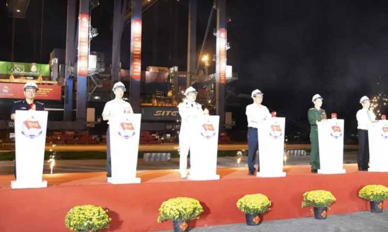 Tổng Công ty Tân Cảng Sài Gòn phát lệnh làm hàng đầu xuân, mừng năm mới tại cảng Tân Cảng - Cát Lái