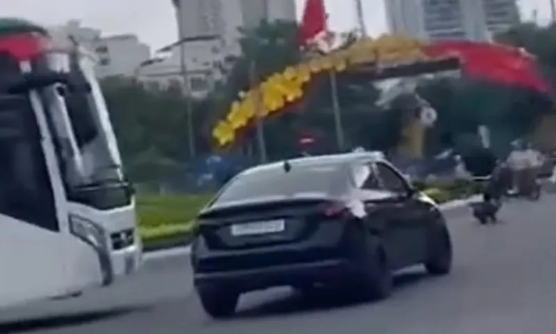 Đầu xuân, nữ tài xế nẹt pô, vượt ẩu ở Nha Trang