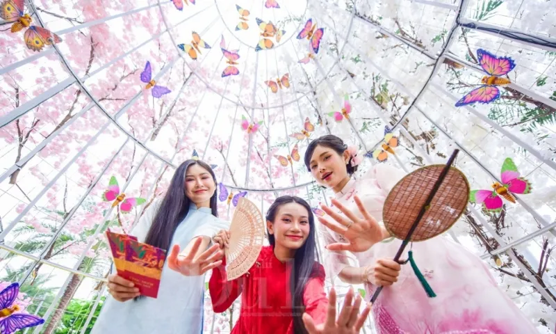 Gen Z du xuân: Xa nhà nhưng không xa Tết